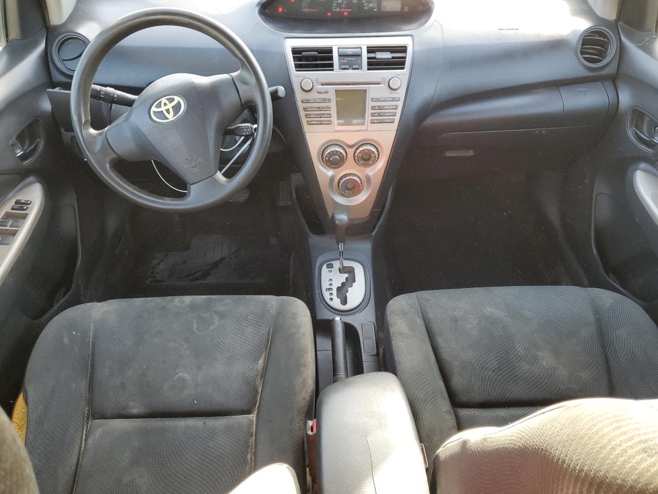 2009 Toyota Yaris - Image 8