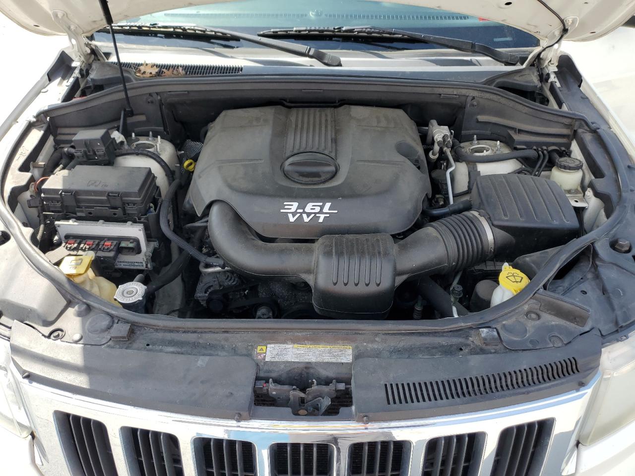 2012 Jeep Grand Cherokee - Image 12