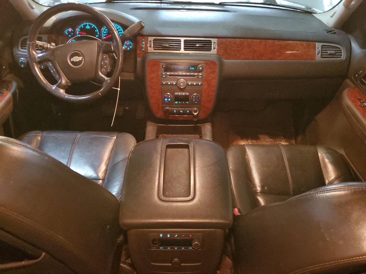 2009 Chevrolet Suburban - Image 8