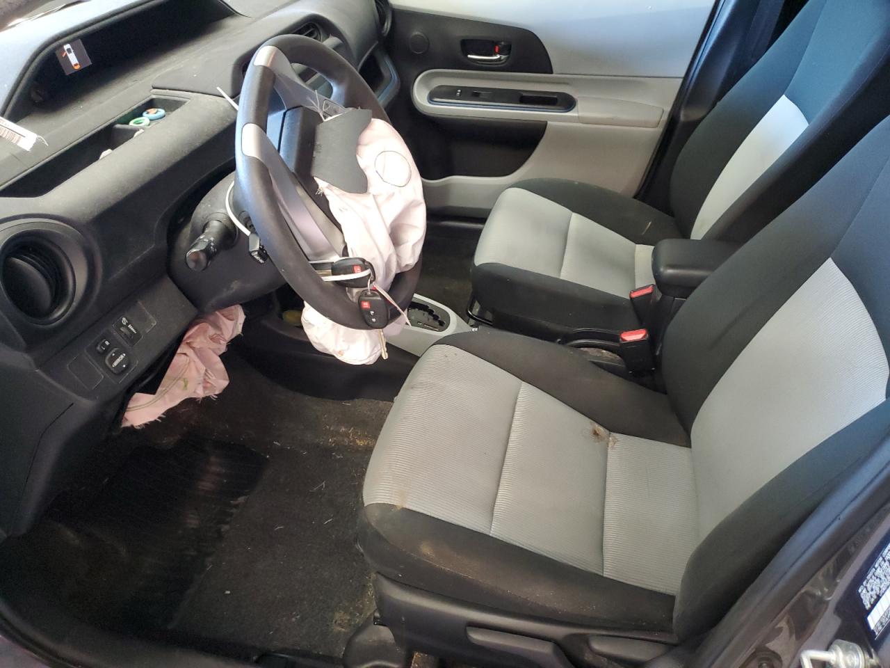 2013 Toyota Prius - Image 7