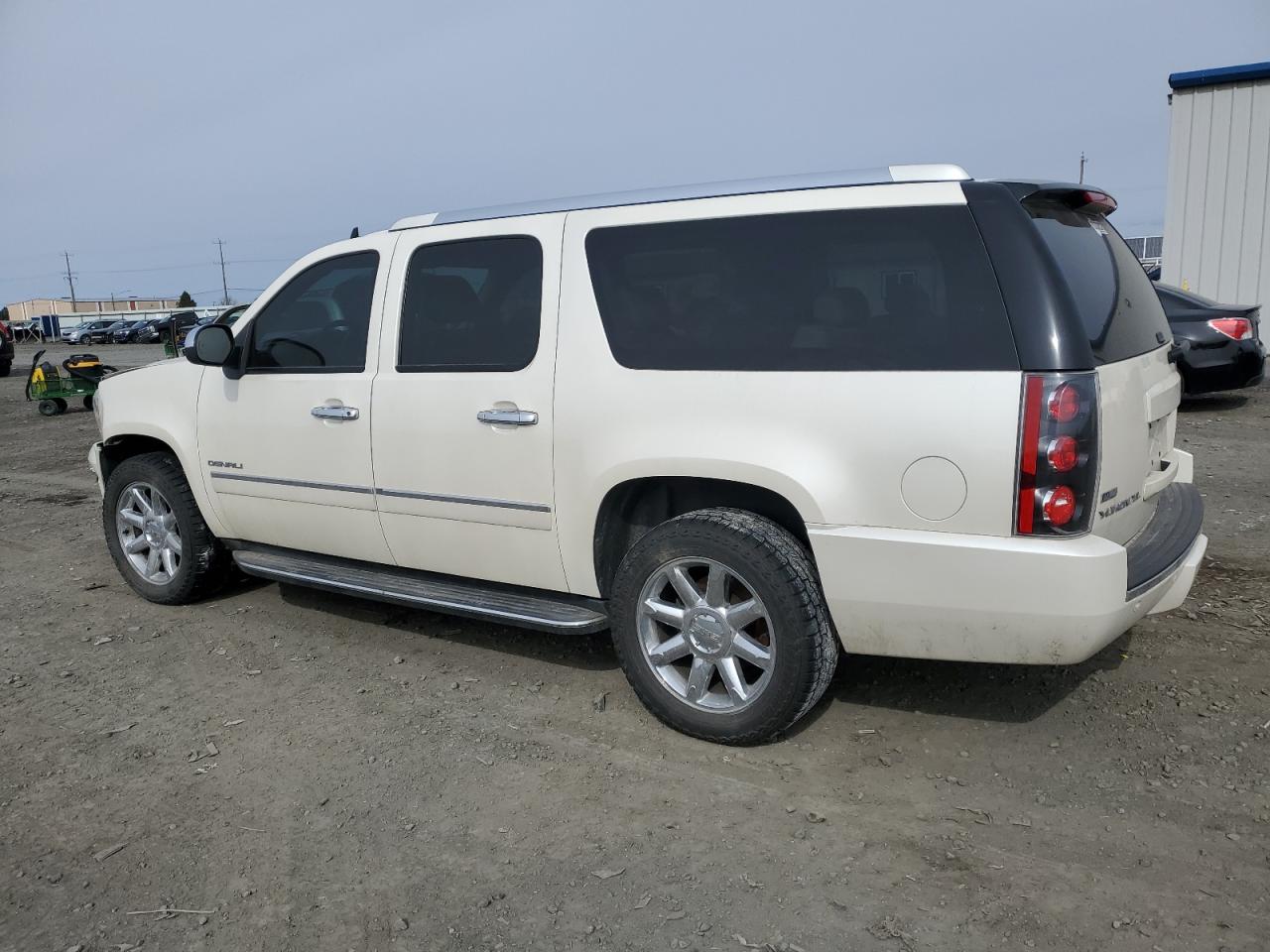2010 GMC Yukon - Image 2