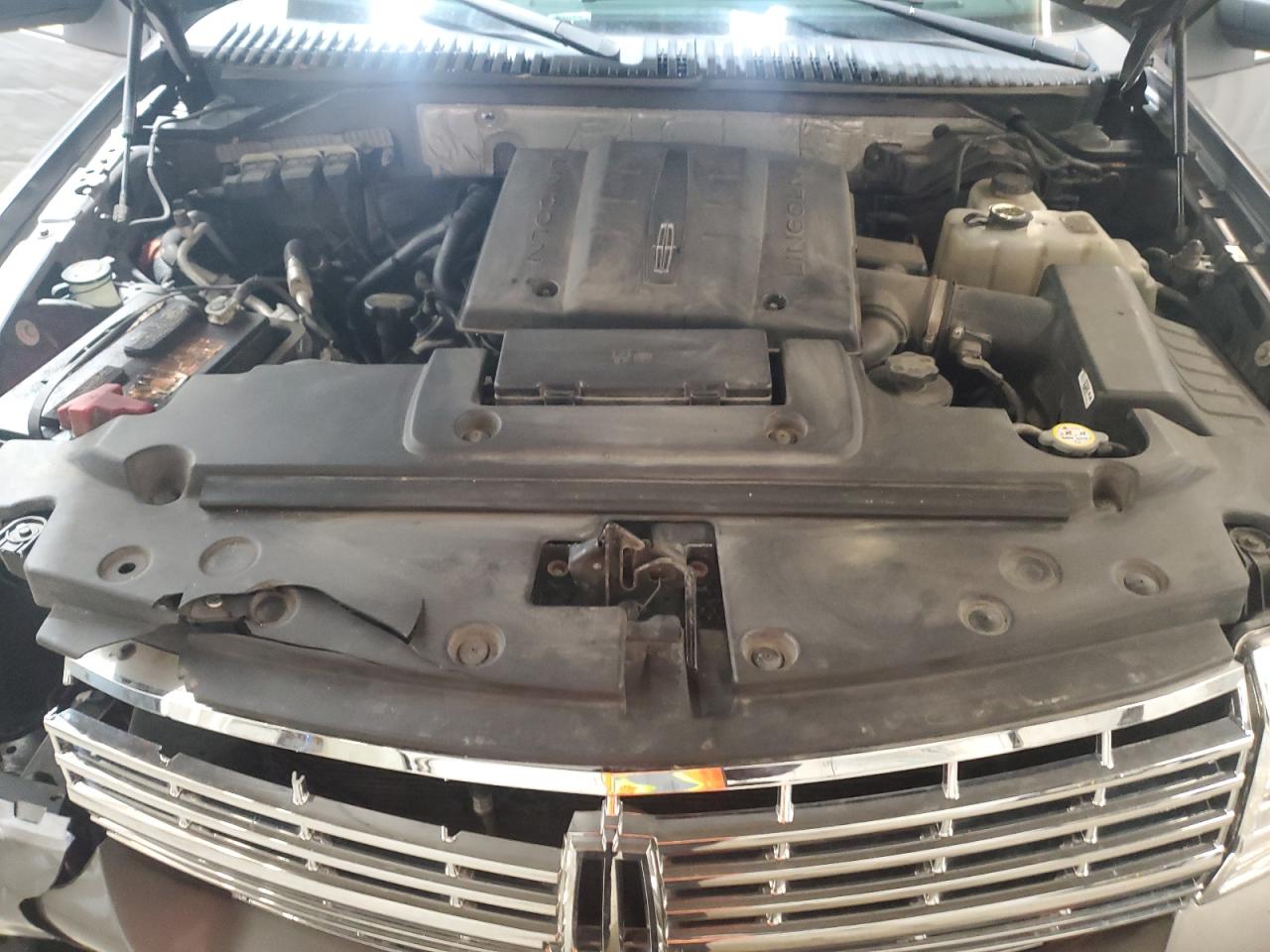 2014 Lincoln Navigator - Image 12