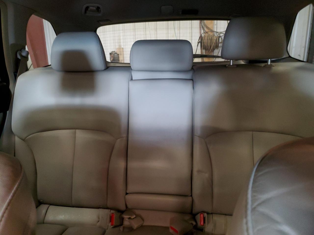 2010 Subaru Outback - Image 10