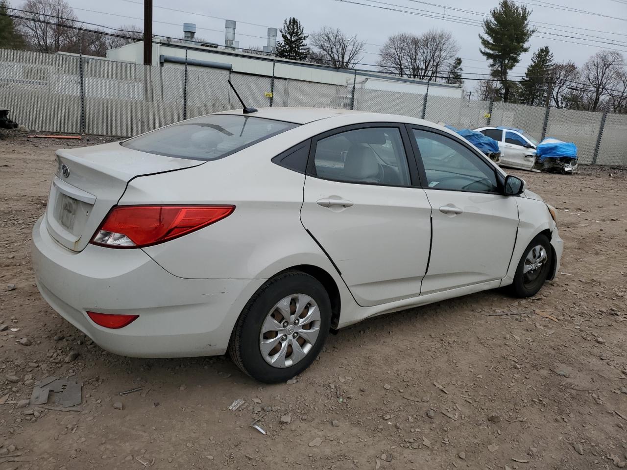 2015 Hyundai Accent - Image 3