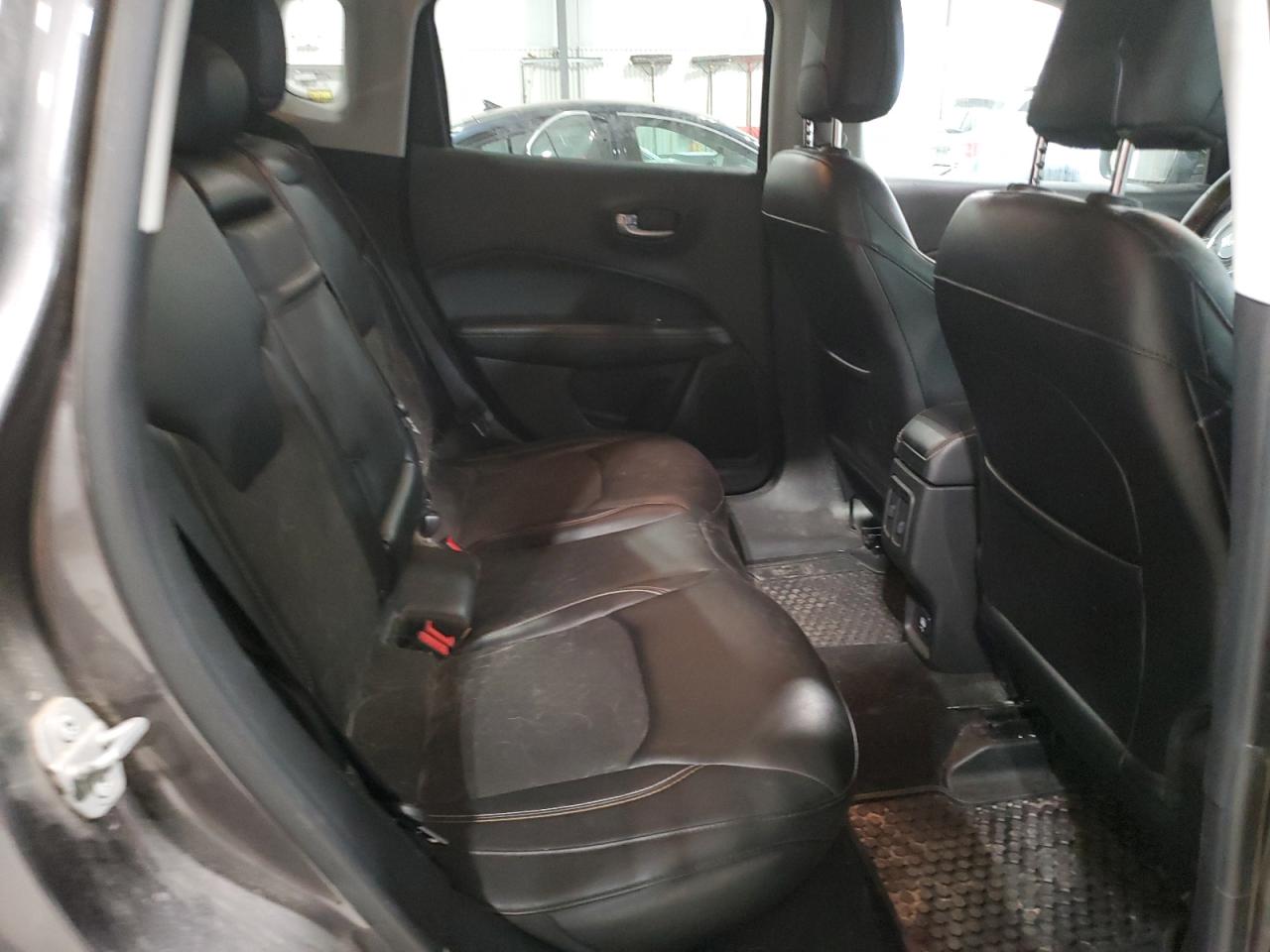 2018 Jeep Compass - Image 11