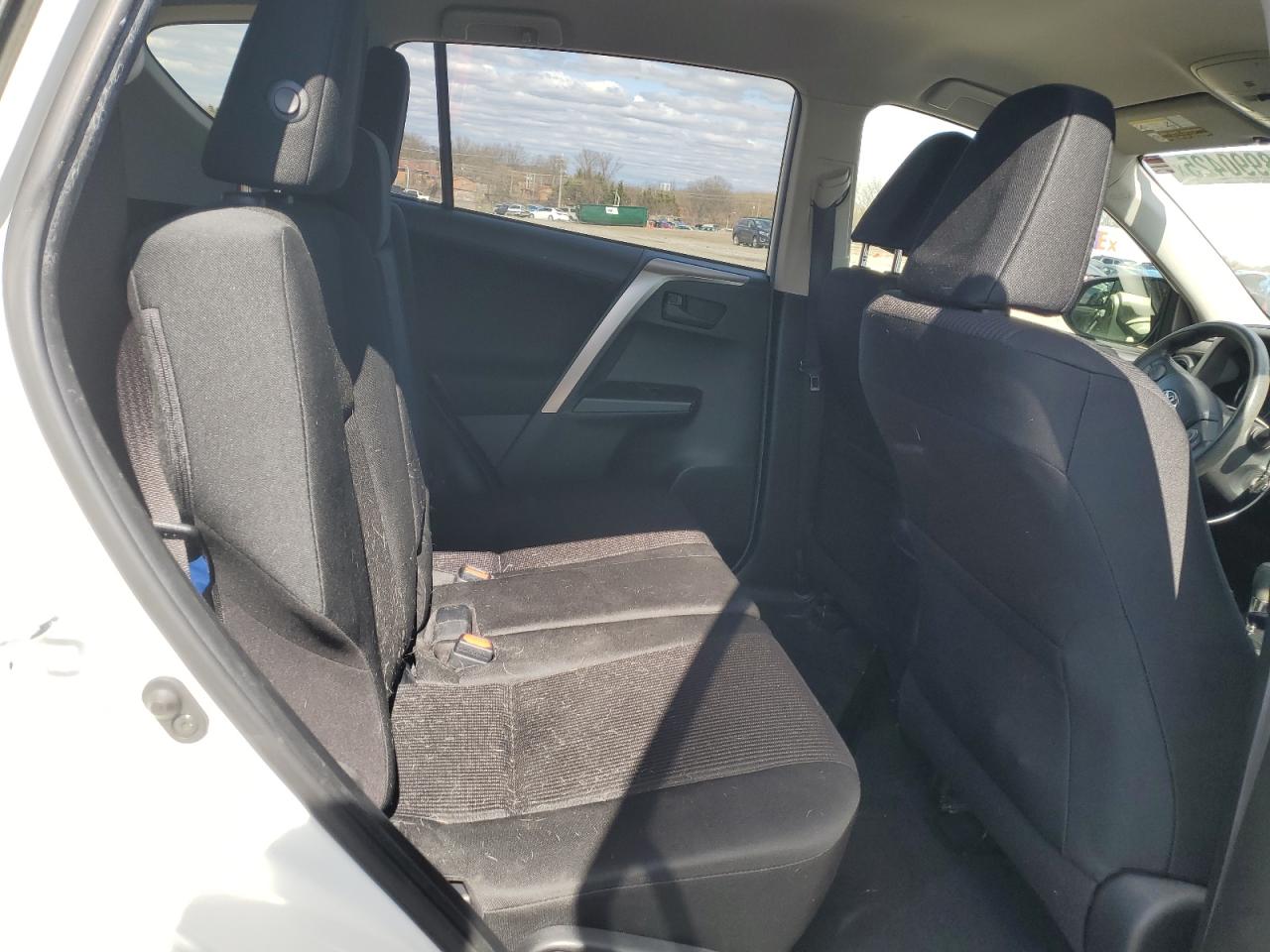 2017 Toyota RAV 4 - Image 11