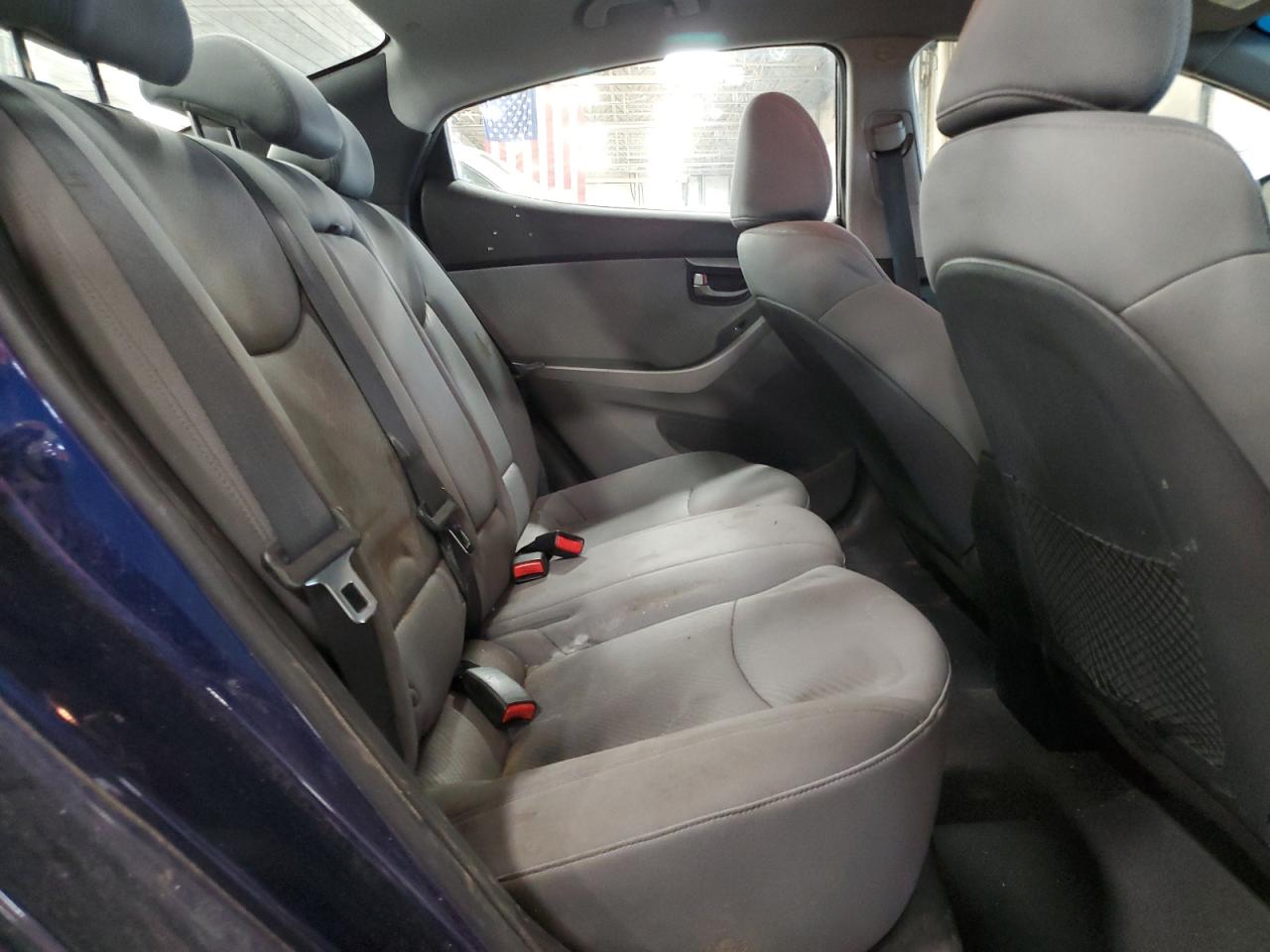 2011 Hyundai Elantra - Image 10