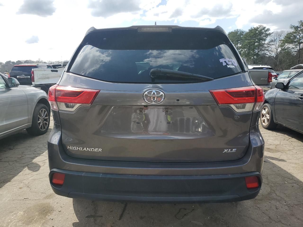 2017 Toyota Highlander - Image 6