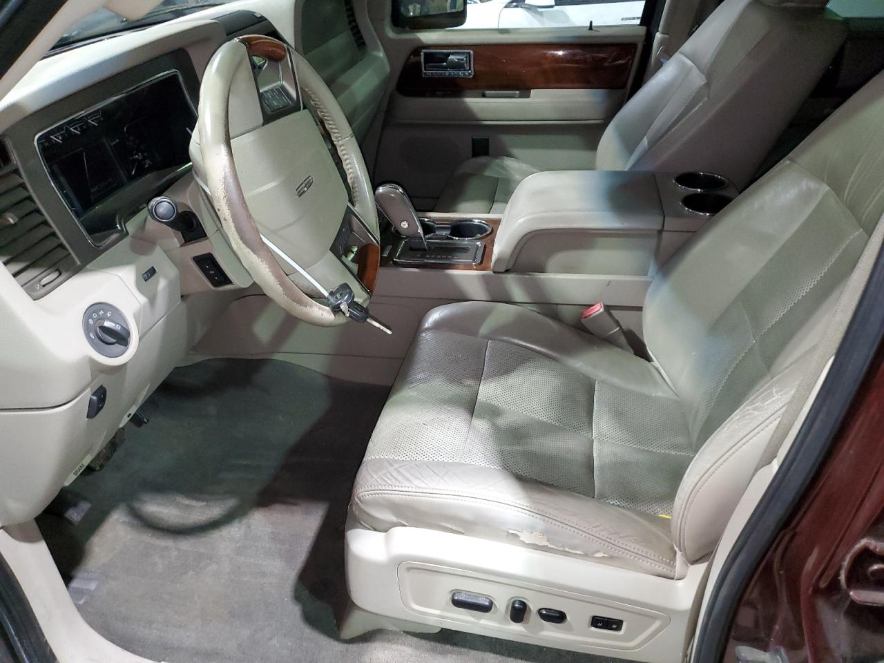 2011 Lincoln Navigator - Image 7