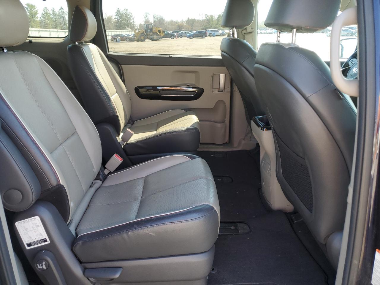 2018 Kia Sedona - Image 11