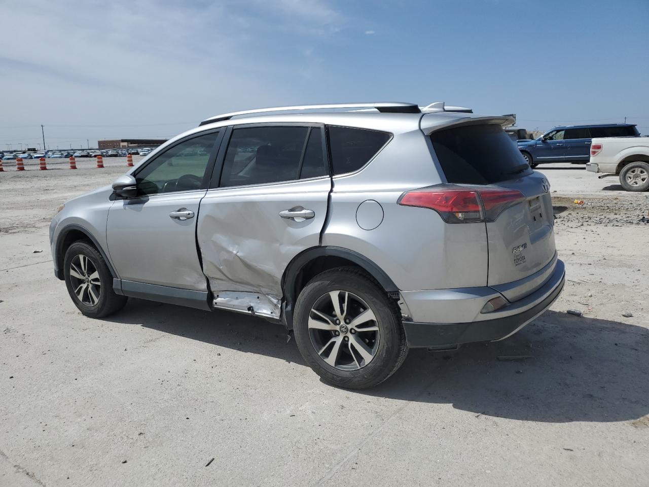 2018 Toyota RAV 4 - Image 2