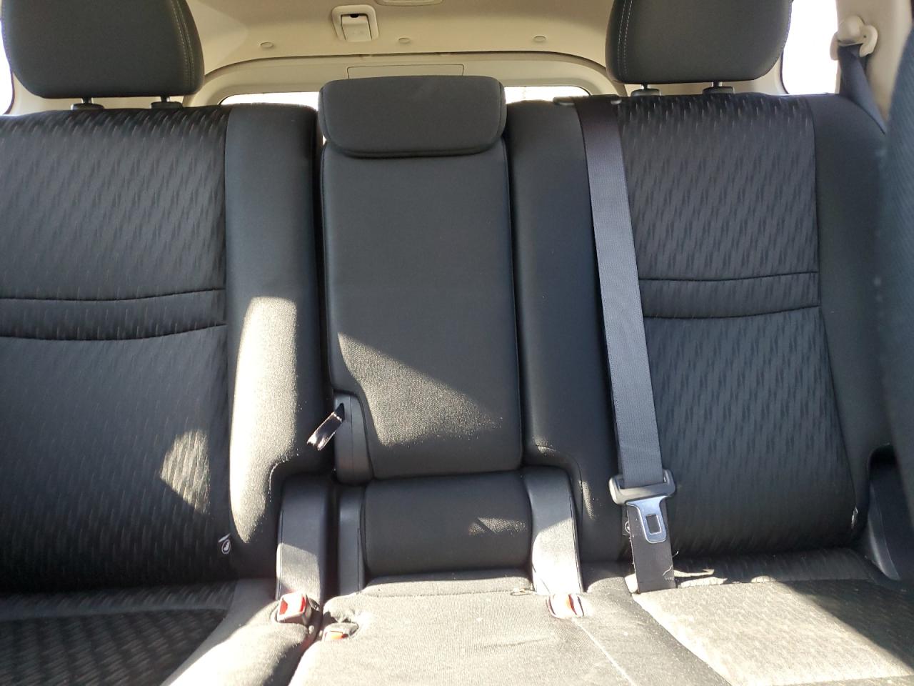 2018 Nissan Rogue S VIN: KNMAT2MV0JP609448 Lot: 49241755