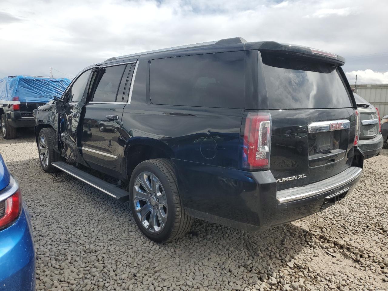 2015 GMC Yukon - Image 2