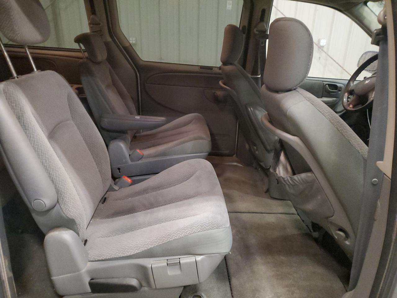 2005 Dodge Caravan - Image 11