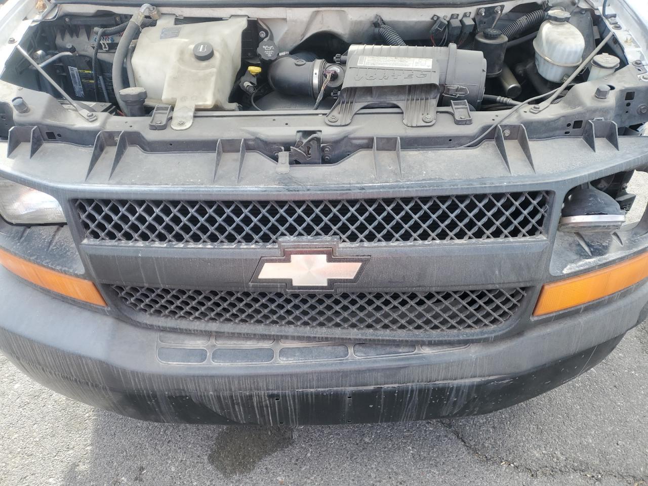 2006 Chevrolet Express - Image 12
