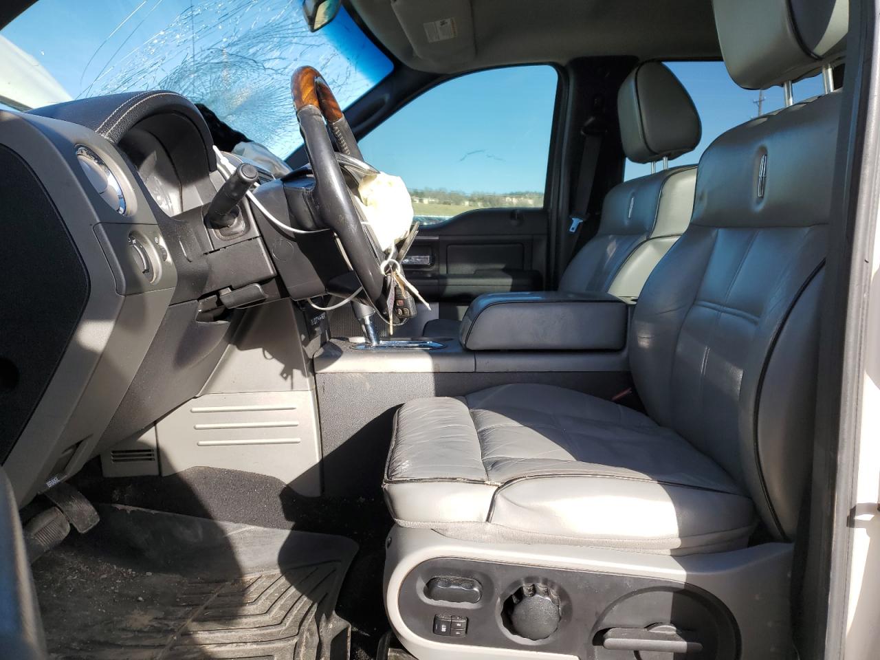 2008 Lincoln Mark LT - Image 7