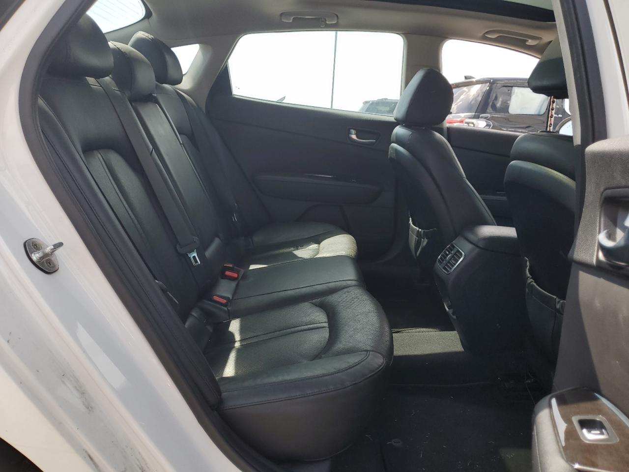 2016 Kia Optima - Image 10
