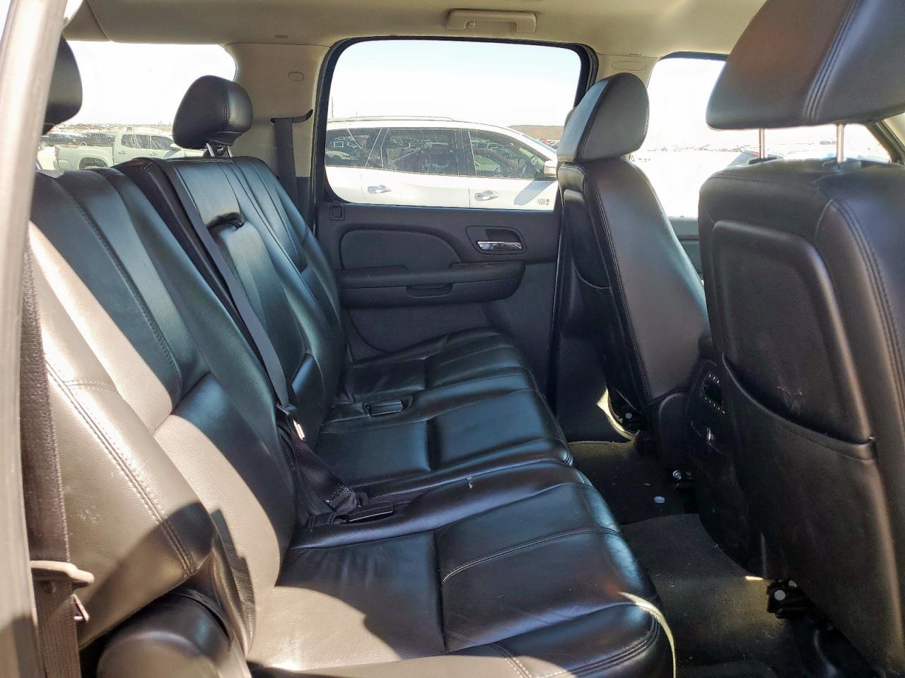 2007 Chevrolet Suburban - Image 11