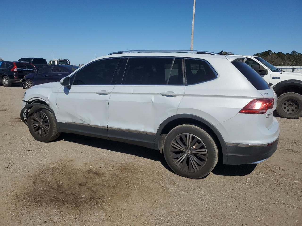 2018 Volkswagen Tiguan - Image 2