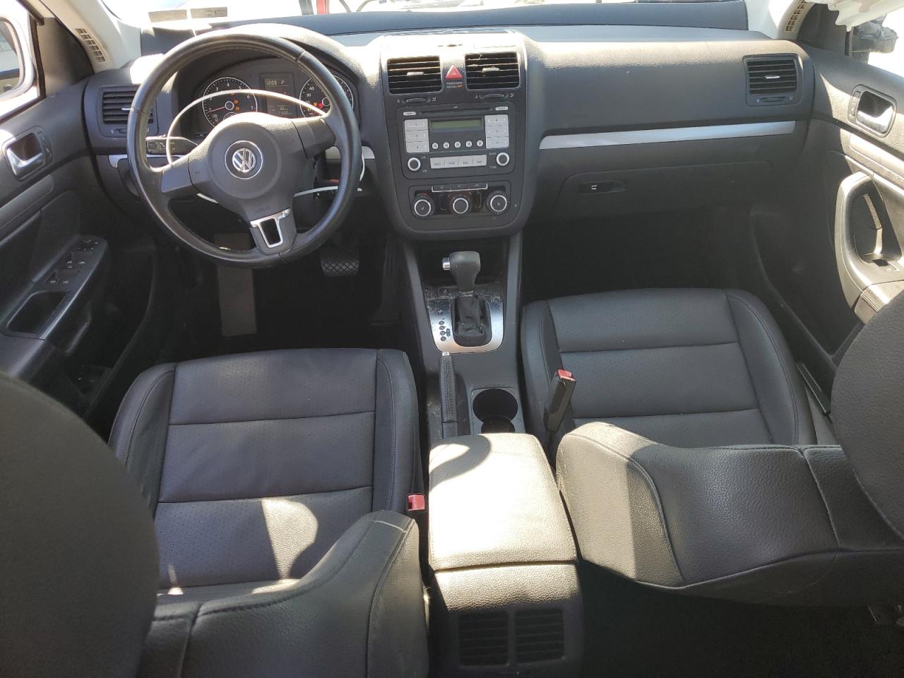 2010 Volkswagen Jetta - Image 8