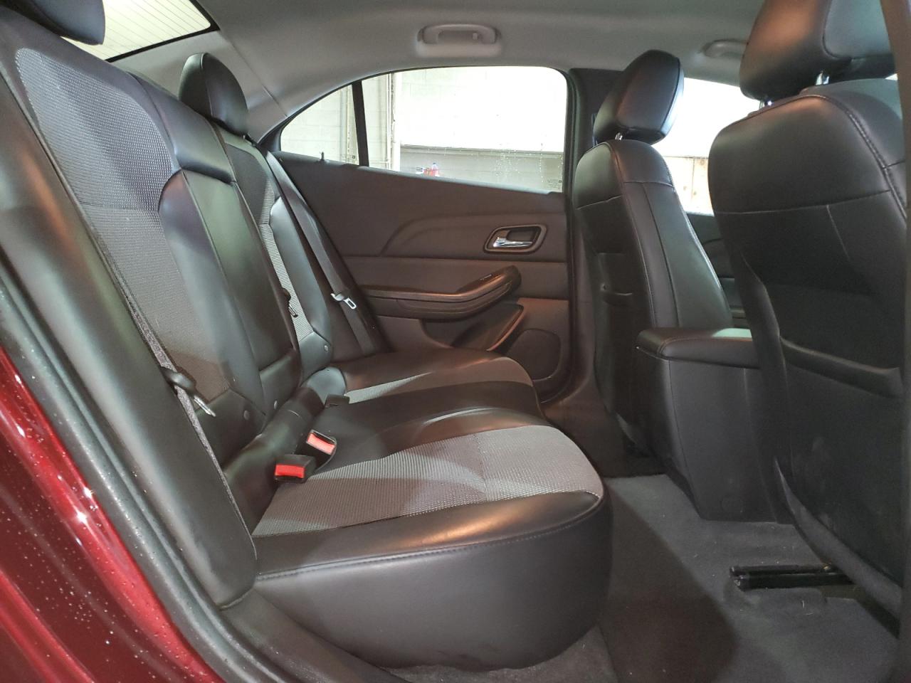 2016 Chevrolet Malibu - Image 10