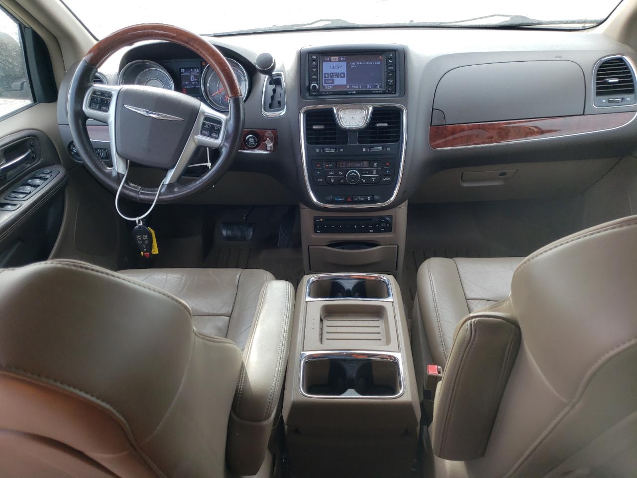 2012 Chrysler Town & Country - Image 8