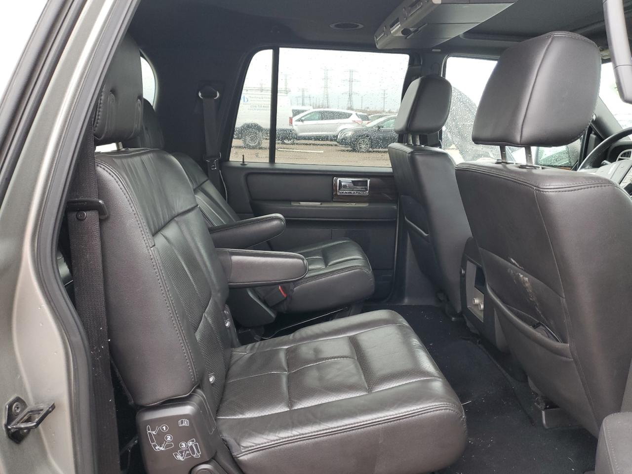 2008 Lincoln Navigator - Image 11