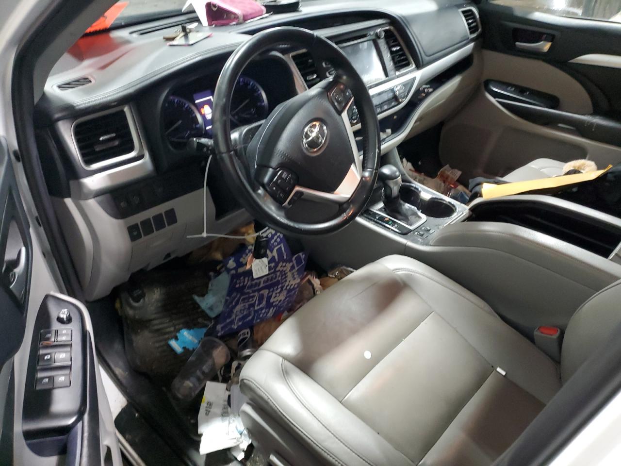 2019 Toyota Highlander - Image 8