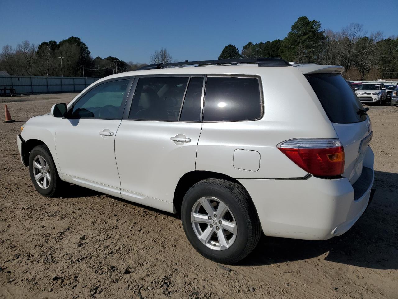 2010 Toyota Highlander - Image 2