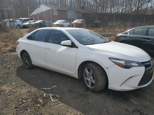 Sedans TOYOTA CAMRY 2015 Biały