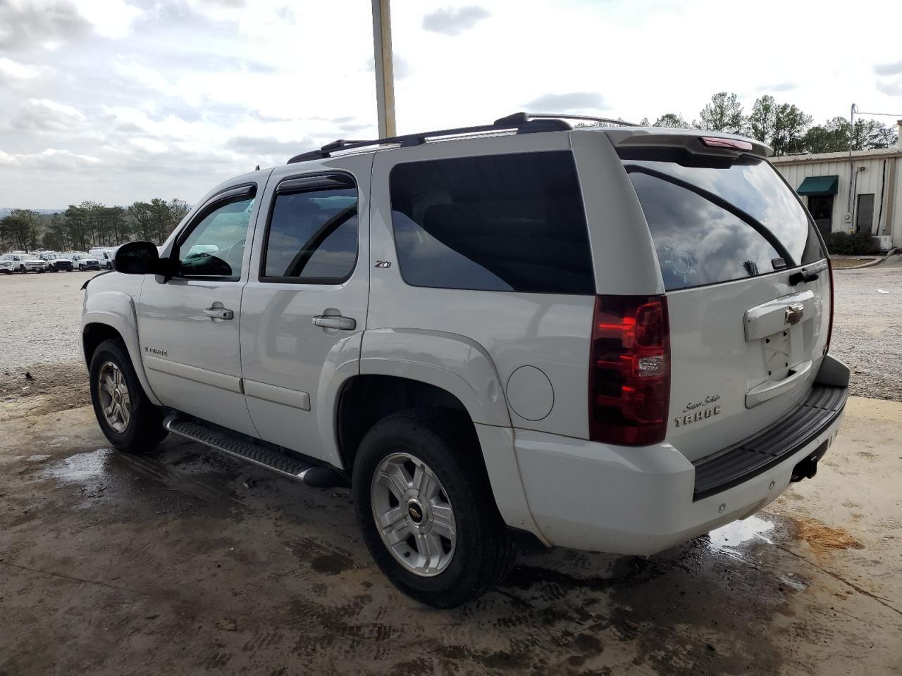 2009 Chevrolet Tahoe - Image 2