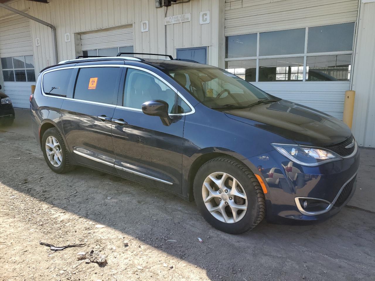 2017 Chrysler Pacifica - Image 4