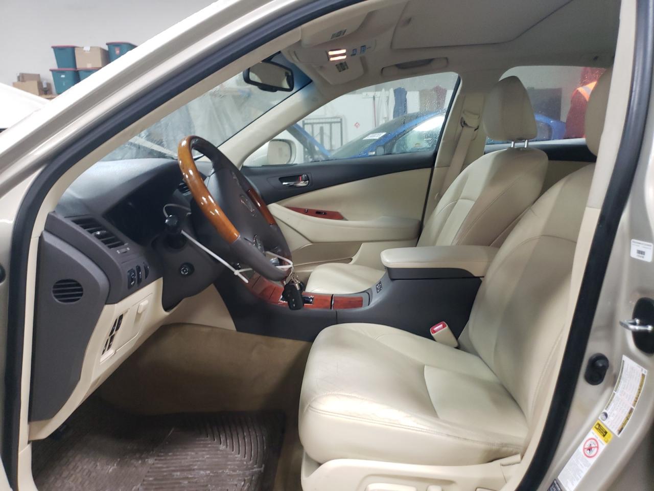 2010 Lexus ES - Image 7