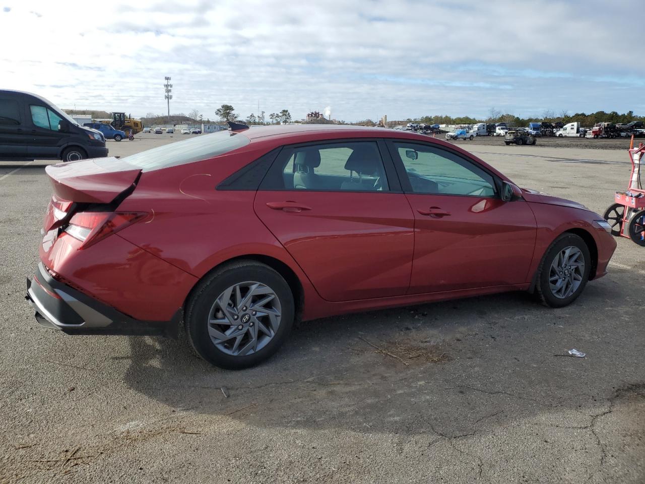 2024 Hyundai Elantra - Image 3