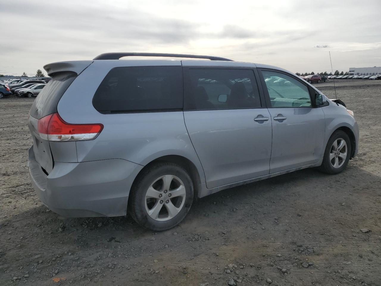 2013 Toyota Sienna - Image 3