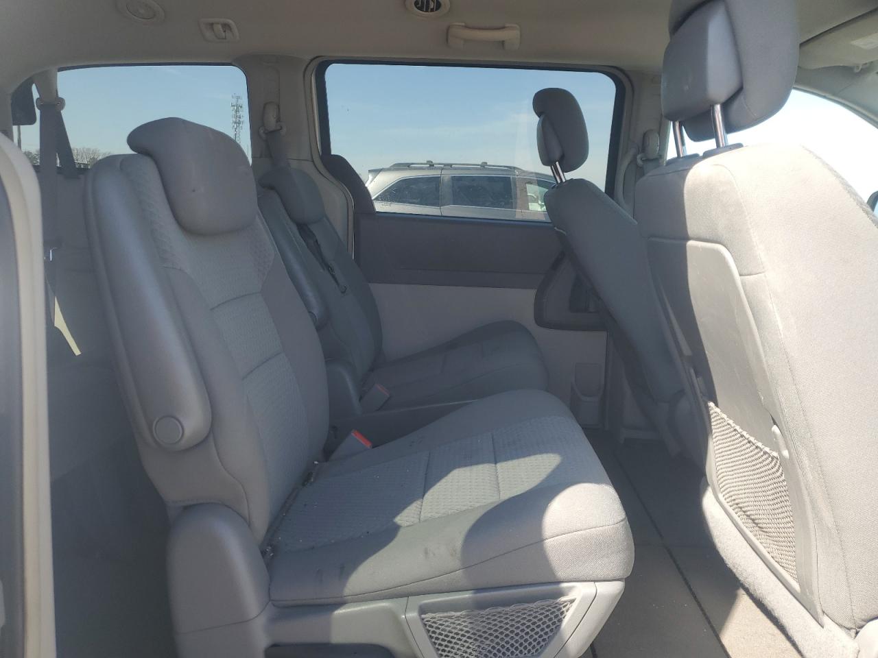 2010 Dodge Caravan - Image 11