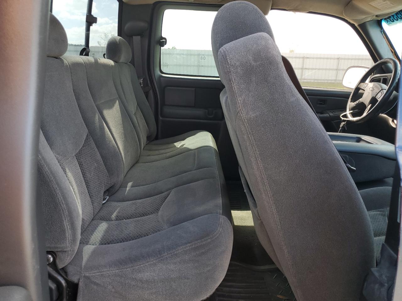 2005 Chevrolet Silverado - Image 10
