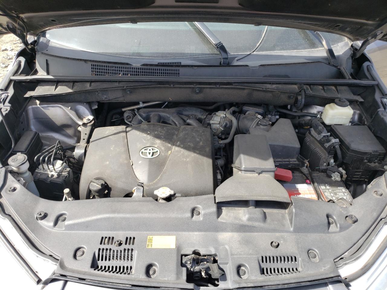 5TDKZRFH3JS535385 TOYOTA HIGHLANDER 2018