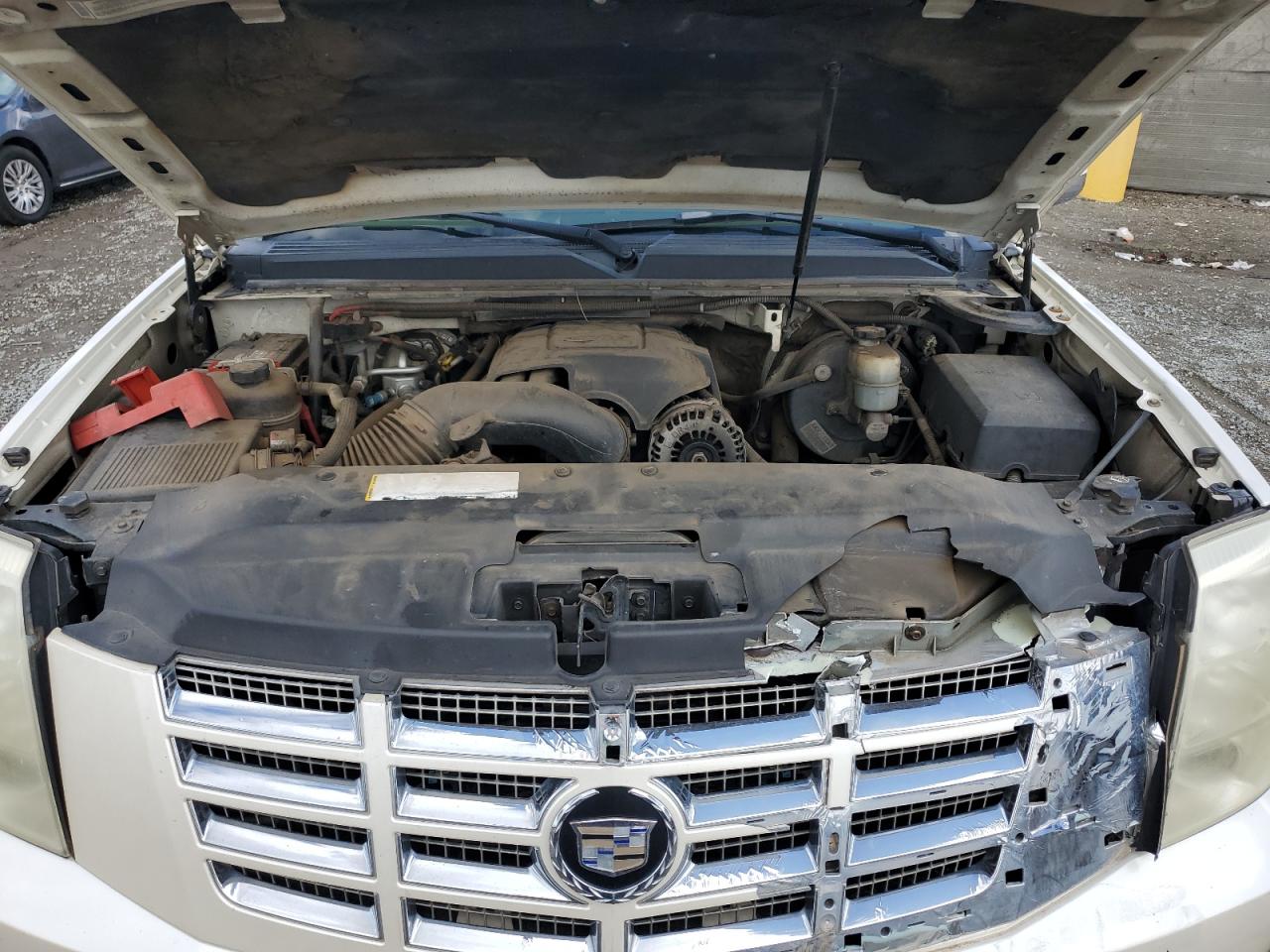2007 Cadillac Escalade - Image 13