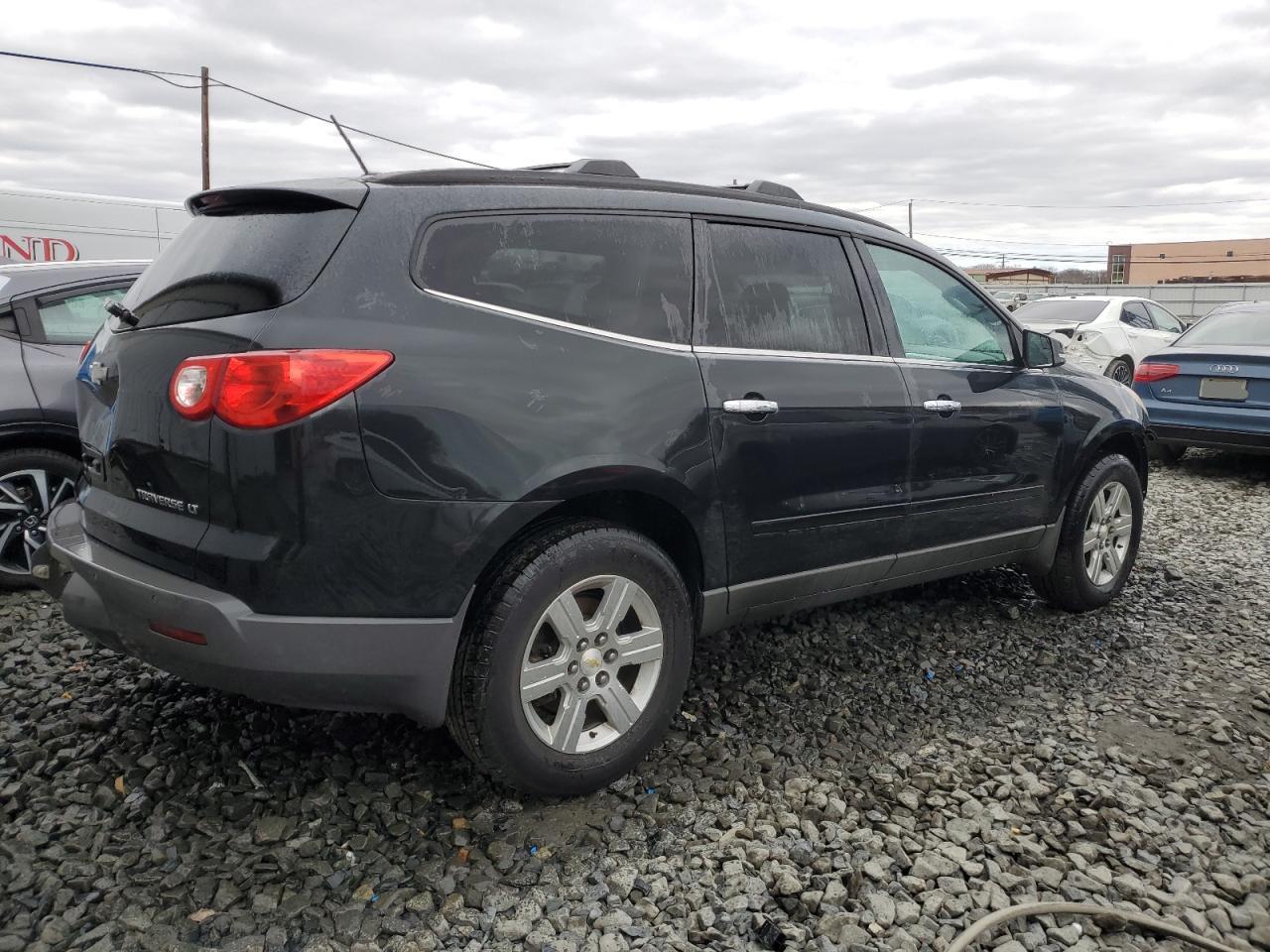 2010 Chevrolet Traverse - Image 3
