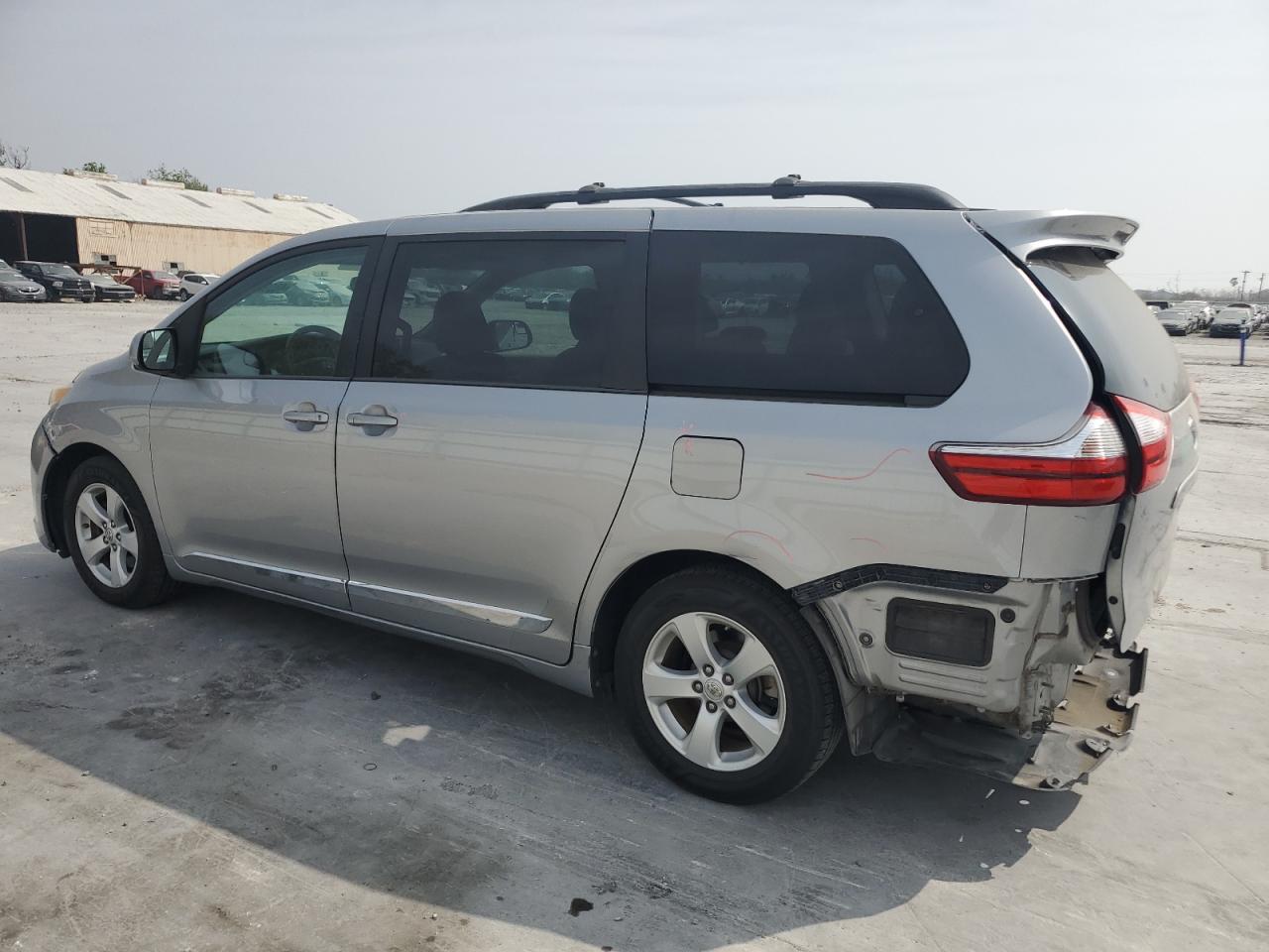 2015 Toyota Sienna - Image 2