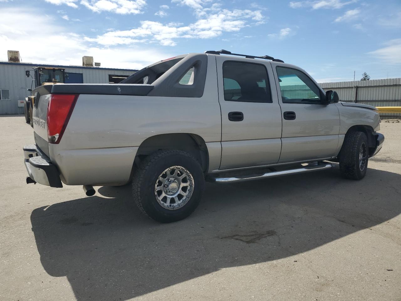 2005 Chevrolet Avalanche - Image 3