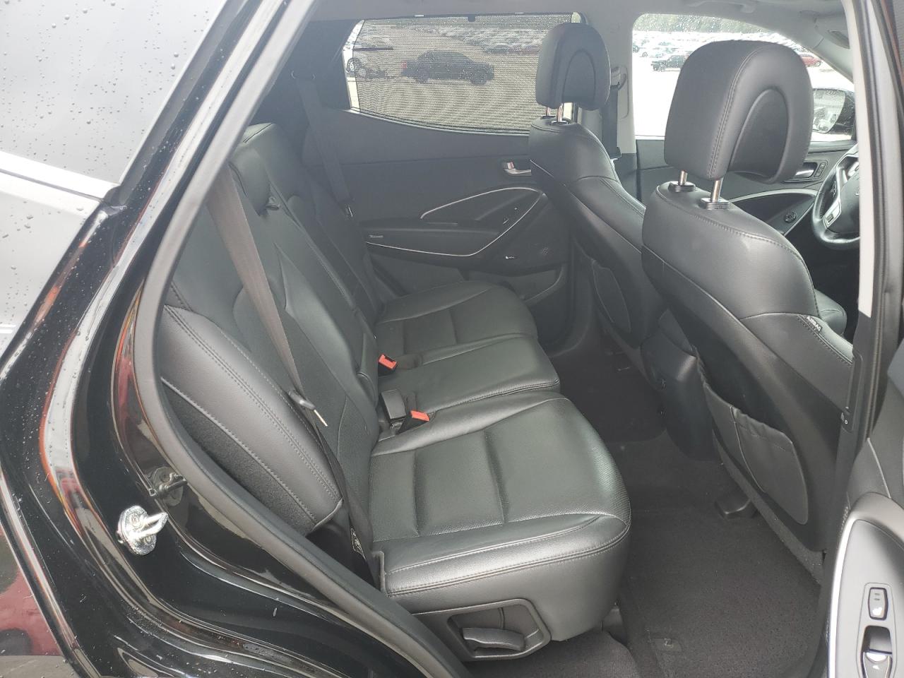 2017 Hyundai Santa Fe - Image 11