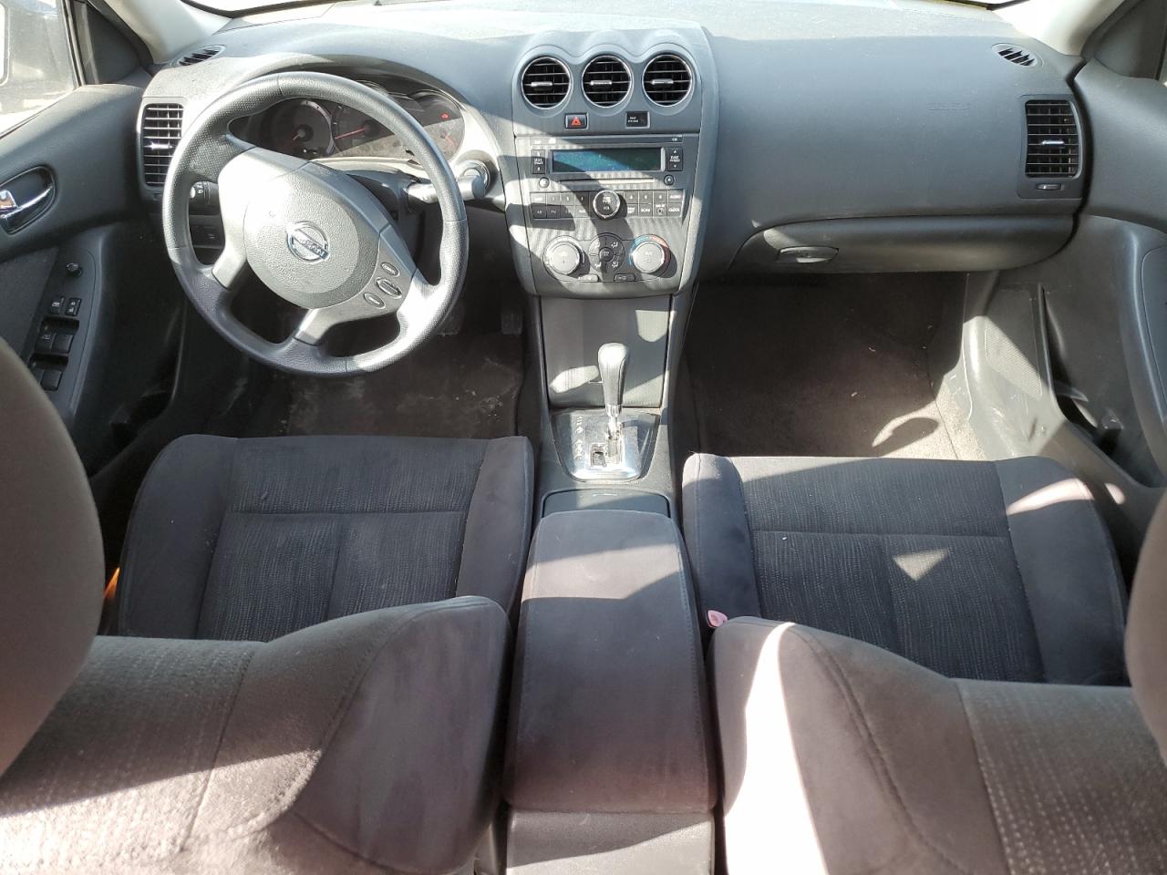 2010 Nissan Altima - Image 8