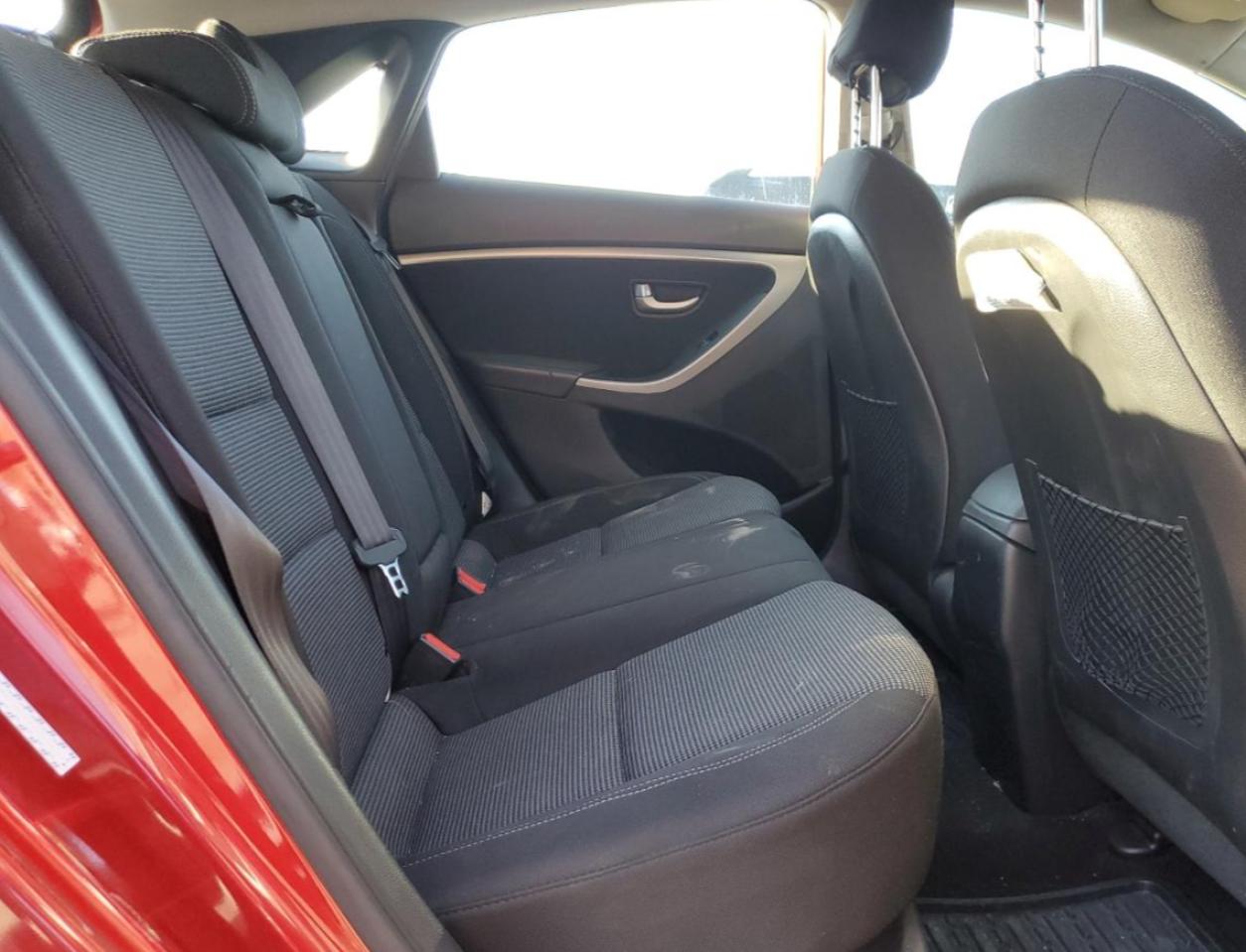 2017 Hyundai Elantra - Image 10