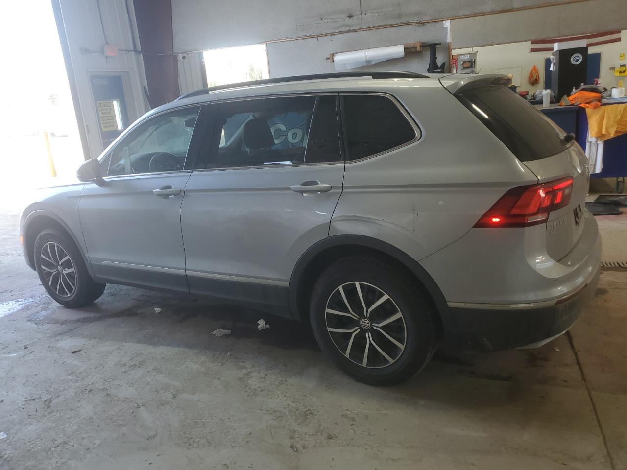 2021 Volkswagen Tiguan - Image 2