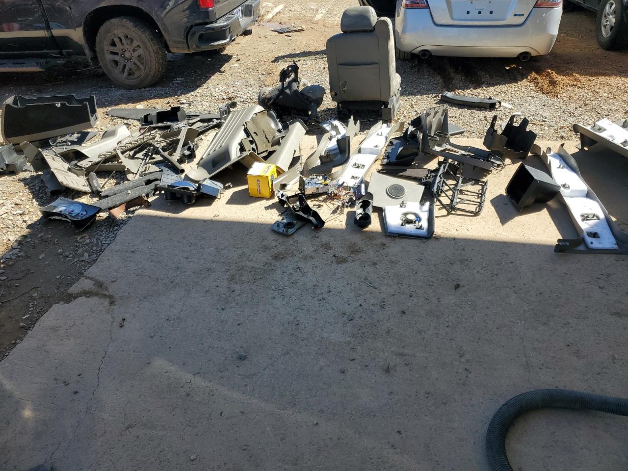 2004 Hummer H2 - Image 14