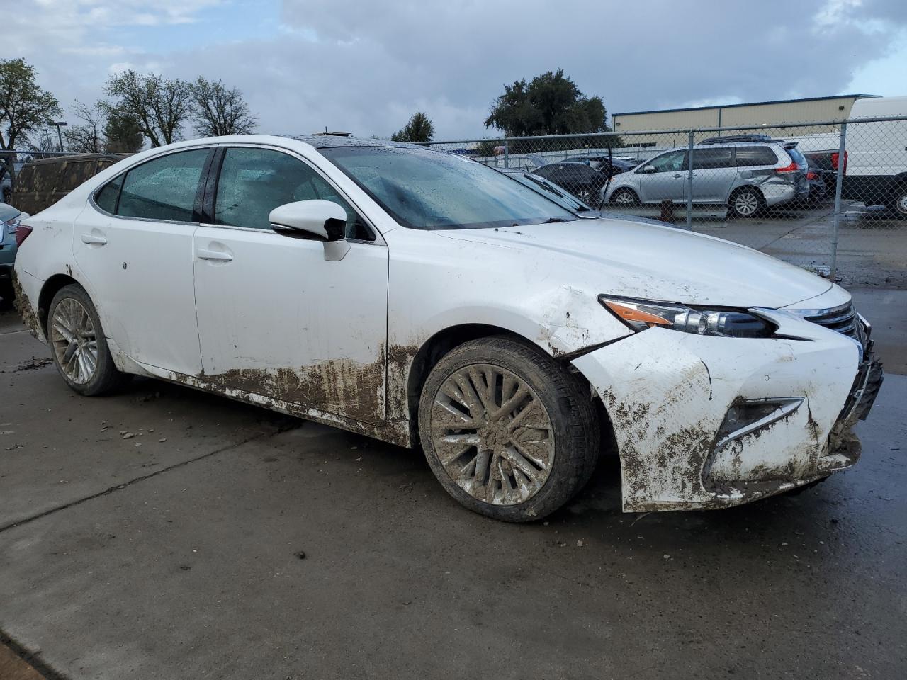 2017 Lexus ES - Image 4