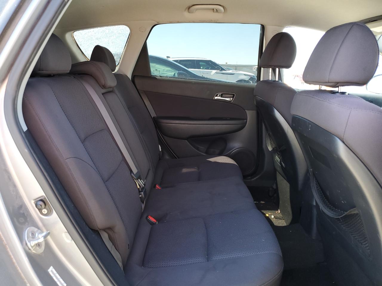 2012 Hyundai Elantra - Image 10