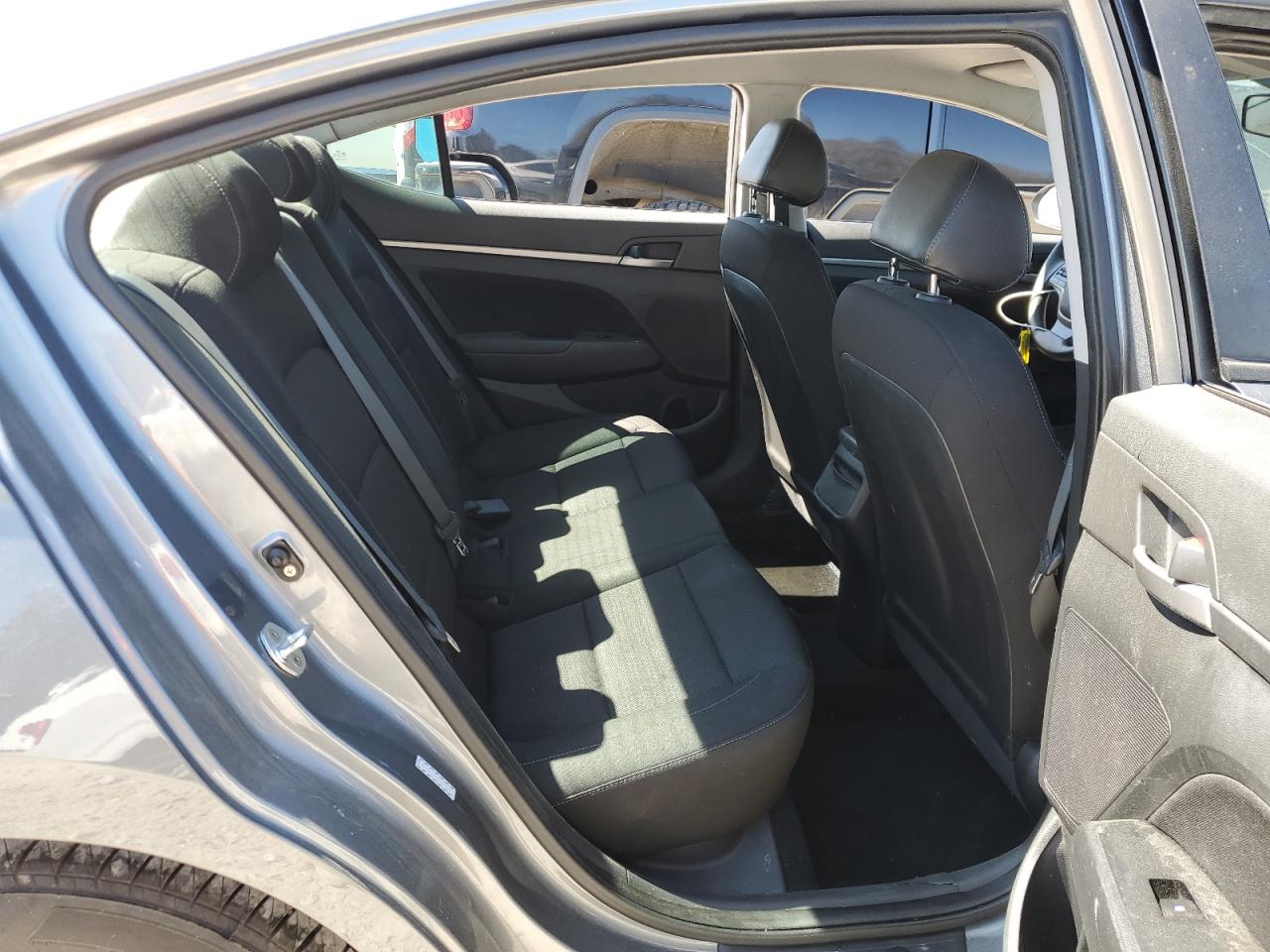 2018 Hyundai Elantra - Image 10